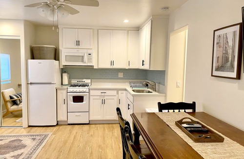 Thousand Oaks Cottage | Thousand Oaks Studio Guest Cottage