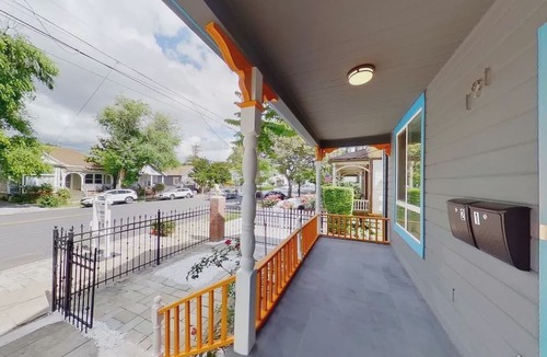 Horace Mann Apartment | Tiger Shark Room | SJ Shark House
