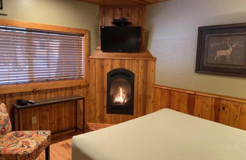 Arnold Hotel | Timberline Lodge - Arnold - Bear Valley - Murphys