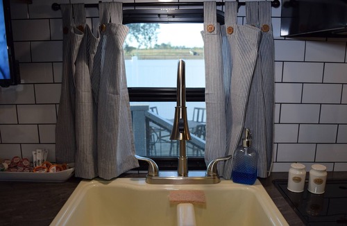 Madera House | Tiny Home Camper w/ Private Patio near Yosemite, Lakes and Casinos