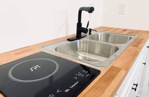 Porter Ranch House | Tiny House with HOT TUB , good up to 4 guests!