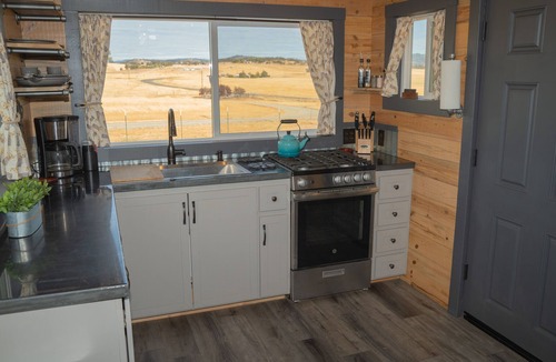 Wheatland House | “Tiny Pleasures” in lovely Wheatland with a view of the lake.