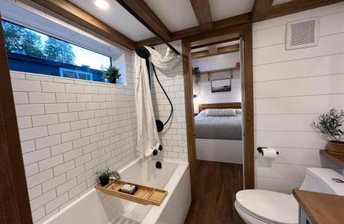 Groveland House | Tiny Rustic at Yosemite Gateway