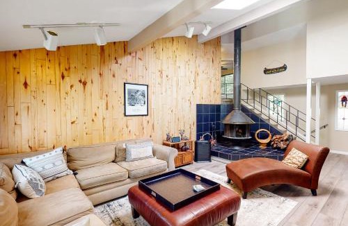 Bass Lake House | Todds Lakefront House