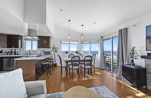 El Porto Condo | Top Floor Unit with Panoramic Views Steps to the beach with 3 Parking Spots!