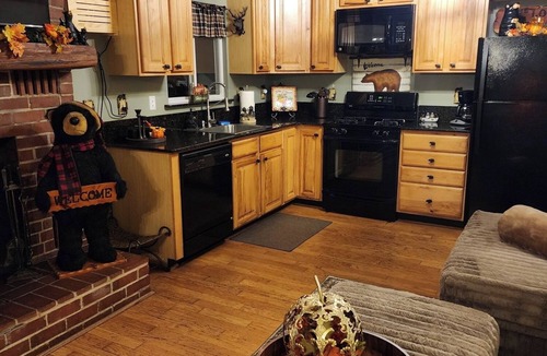 Bass Lake Cabin | TOP RATED BASS LAKE - YOSEMITE GETAWAY ONE BLOCK FROM LAKE.
