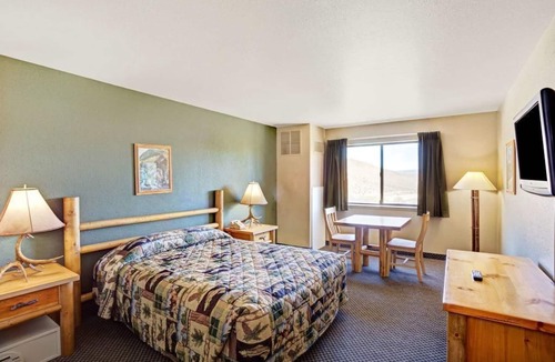 Topaz Lake Hotel | Topaz Lodge