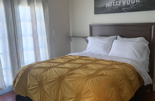 Southwestern Sacramento Condo | Town house /5-6 people