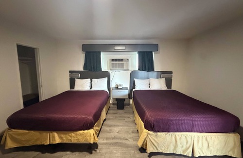 Tracy Hotel | Townhouse Motel
