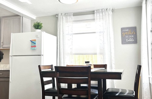 Hawthorne Cottage | Tranquil 1-bedroom cottage with AC in charming Hawthorne and pet friendly.
