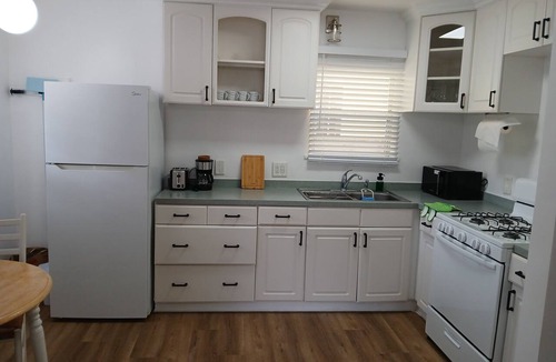 Clarkdale House | Tranquil 1-bedroom house in Culver City. Close to Beaches/UCLA/entertainments.