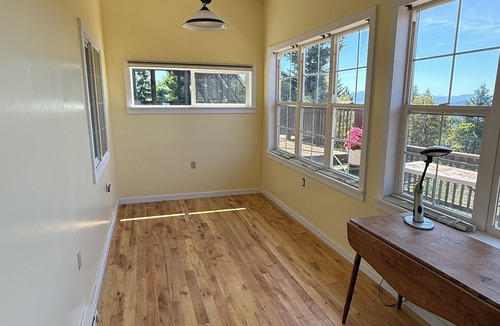 Redway House | Tranquil 2-bedroom country house on beautiful Bear Buttes with 40 mile views.