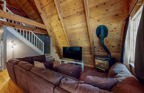 Tahoe Paradise House | Tranquil Family-Friendly A-Frame Cabin with Big Backyard Deck & Gas Grill