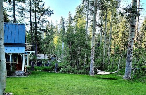 Tahoe Pines House | Tranquil home with fireplace kitchen washer&dryer & WiFi