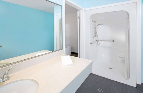 Bishop Hotel | Travelodge by Wyndham Bishop