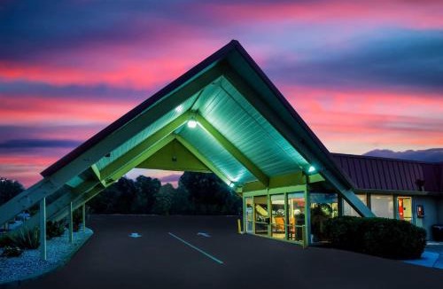 Red Bluff Cabin | Travelodge by Wyndham Red Bluff South of Redding