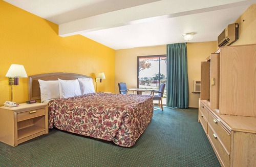Turlock Hotel | Travelodge by Wyndham Turlock