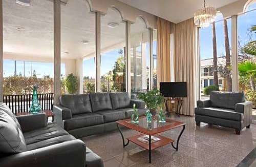 Oleander - Sunset Hotel | Travelodge by Wyndham Bakersfield