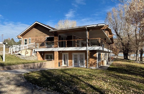 Mono County House | Tremendous 3-bedroom house with AC in charming Topaz