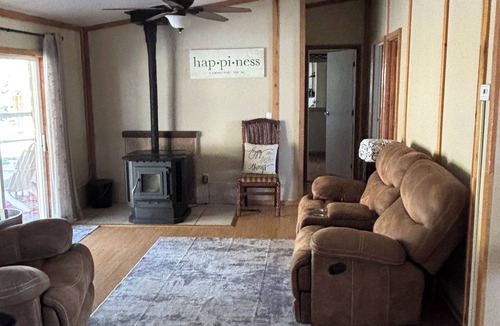 Mono County House | Tremendous 3-bedroom house with AC in charming Topaz