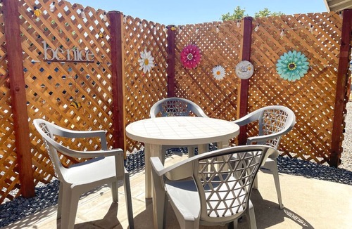 Coalinga Apartment | Trendy Ivy 2-bedroom Apartment near DT Coalinga