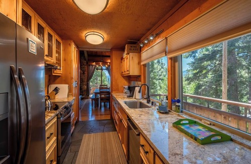 Lake Forest House | Trinity Tree House- Hot Tub- Close to Resorts/SAUNA