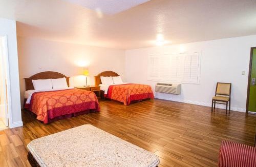 Garden Grove Hotel | Tropic Lodge