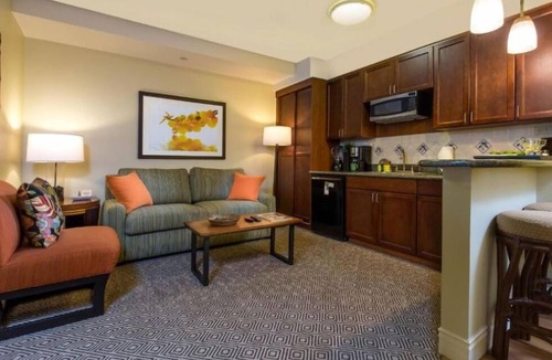 Las Vegas Resort | Tropical desert retreat at the south end of the Las Vegas Strip.