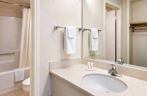 West Park Community Hotel | Truestay Inn