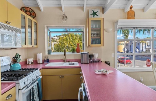 Avila Beach House | `Turquoise Tiki Avila Beach` 3 bd/2 bath, sleeps 8