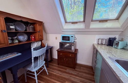 Twain Harte Apartment | Twain Harte Lake retreat w/summer lake access, walk to town, close to skiing