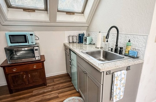Twain Harte Apartment | Twain Harte Lake retreat w/summer lake access, walk to town, close to skiing