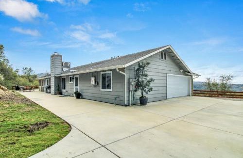 Oakhurst House | Twilight Villa,Hot Tub,EV Charger,Yosemite and Bass lake