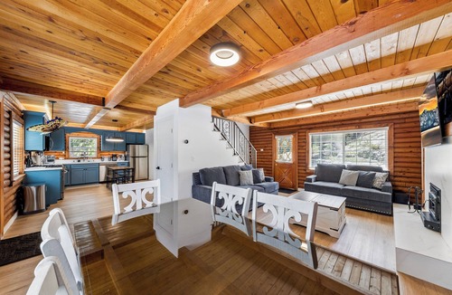 Tahoe Valley Cabin | Twin Peaks Cabin: Air Conditioning, BBQ, Pets
