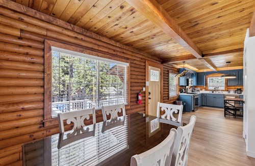 Tahoe Valley Cabin | Twin Peaks Cabin: Air Conditioning, BBQ, Pets