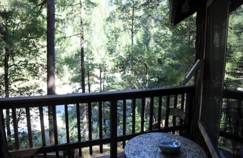 Garberville Cabin | "Twin Trees" Cabin River Access In Redwoods WiFi