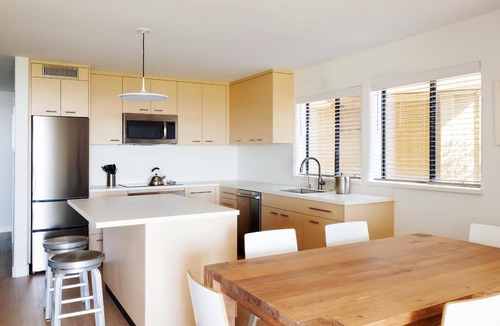 Rio del Mar Hotel | Two Bedroom Deluxe Villa | Full Kitchen & Fireplace. 5 Miles to Capitol Village