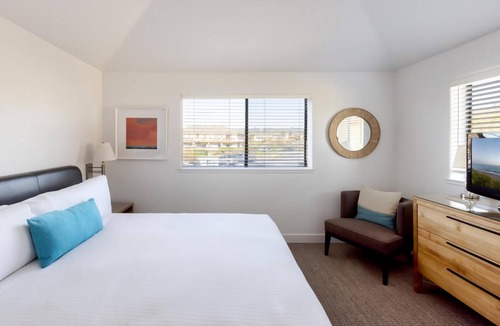 Rio del Mar Hotel | Two Bedroom Deluxe Villa | Full Kitchen & Fireplace. 5 Miles to Capitol Village