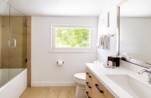 Rio del Mar Hotel | Two Bedroom Deluxe Villa | Full Kitchen & Fireplace. 5 Miles to Capitol Village