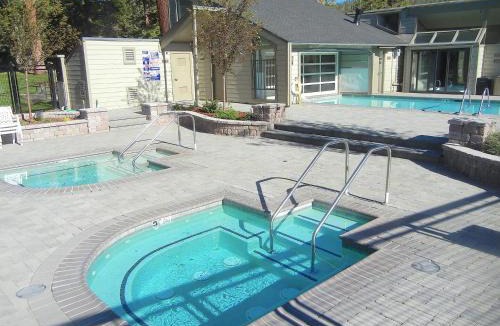 Mammoth Lakes Apartment | Two Bedroom Units at 1849 Condos with 3 Hot Tubs & Slopeside