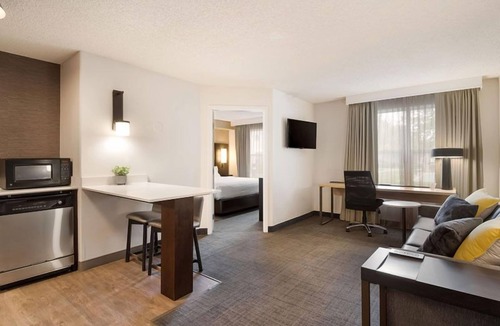 Reno/Tahoe Airport Hotel | Two Captivating Units! Traverse Fleischmann Planetarium and Science Center!