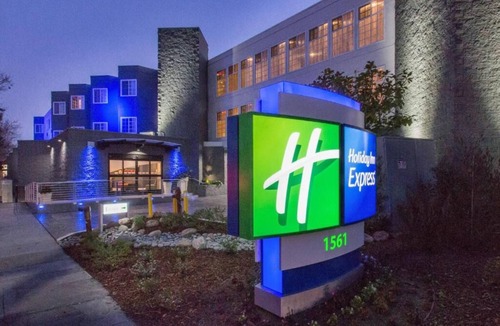 Mountain View Hotel | Two Super Bowl Queen Beds at Holiday Inn Express Mountain View South Palo Alto!