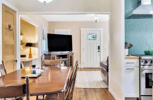 Paso Robles House | UNDeR THE OaKS-Hot Tub & Walk Downtown