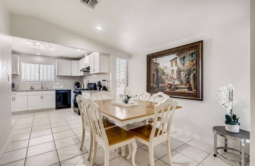 Sunrise Manor House | Unique 4 bedrooms 5 miles from down town Vegas