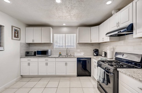 Sunrise Manor House | Unique 4 bedrooms 5 miles from down town Vegas