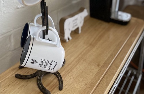 Lindsay House | Unique Farm stay at a Petting Zoo