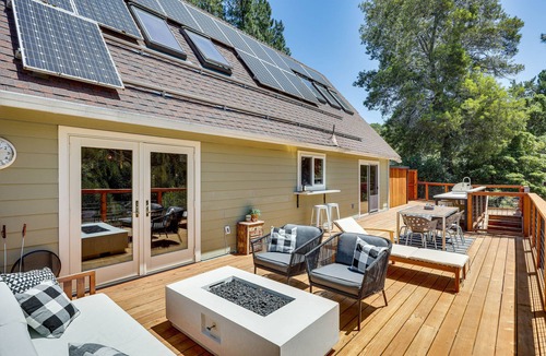 Larkspur Cabin | Unique Larkspur Cabin w/Treetop Mountain Views!