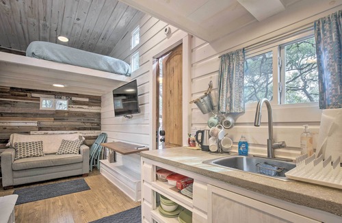 North San Antonio - SAT Apartment | Unique Stay: 'tiny Everest' San Antonio Home!
