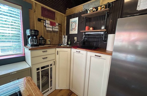 Silva Bed & Breakfast | Unique Treehouse - tiny home combo accommodation in the Ozarks under the stars!