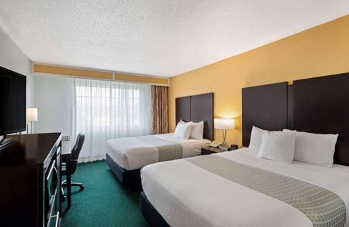 Southwest Berkeley Hotel | University Inn & Suites Berkeley